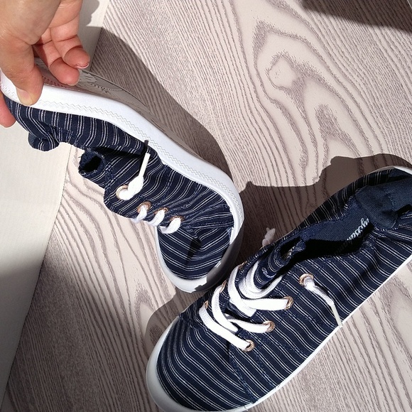 Tommy Bahama Slip-on Sneakers Flats Tennis Shoes - Picture 10 of 13